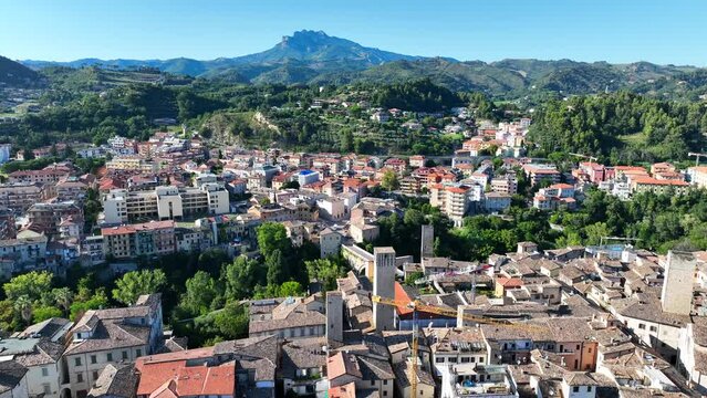 Ascoli Piceno, Marche, Italia, il ponte Solest&agrave;.
Ripresa aerea della citt&agrave; di Ascoli Piceno.