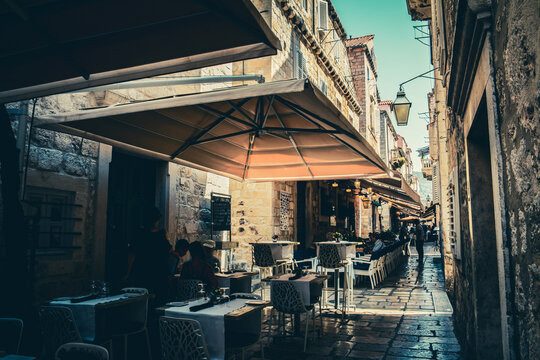 Fototapeta Picturesque Narrow Streets of Dubrovnik Old Town - Croatia
