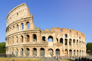 Fototapeta na wymiar Front view of the Colosseum in Rome