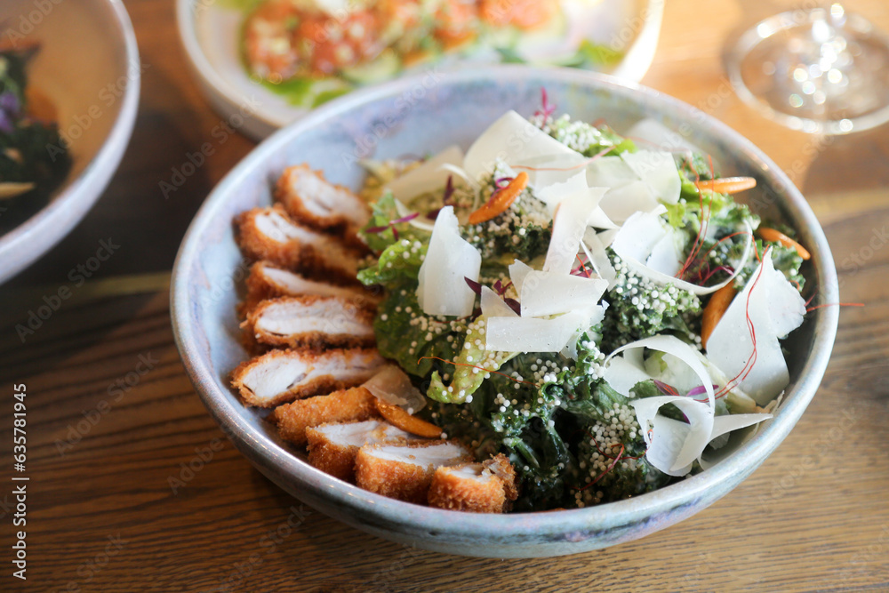 Sticker leaf salad with chicken and cheese