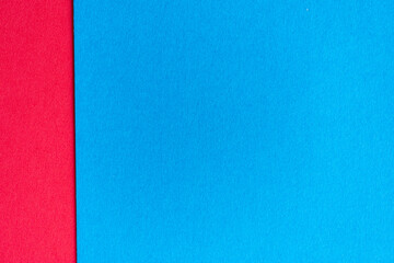 赤色と青色の画用紙