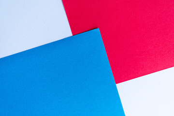 赤色と青色の画用紙