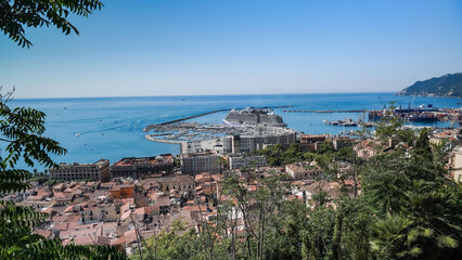 Obraz premium Panorama della città di Salerno dall'alto