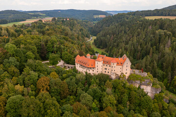 Obraz premium Bird's-eye view of Rabenstein Castle in the Ailsbach Valley in Upper Franconia/Germany