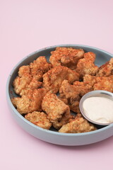 Fried chicken with mayonnaise sauce 