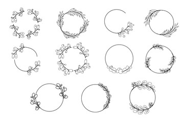 Set of outline wreaths with berries 
