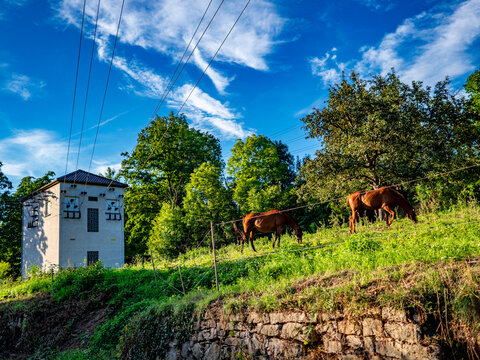 Alte Turmstation auf dem Land