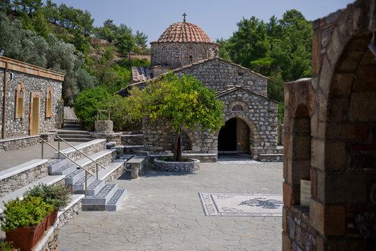 Monasterio de Thari