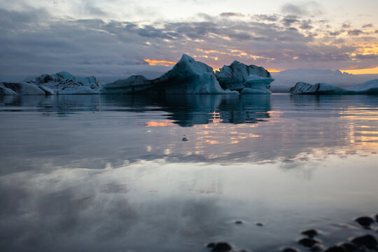 J&ouml;kuls&aacute;rl&oacute;n Glacier Lagoon is a lake dotted with towering icebergs carved from the Brei&eth;amerkurj&ouml;kull glacier.