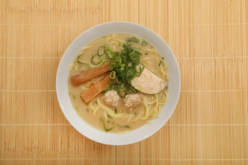 鶏白湯ラーメン