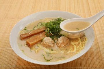 鶏白湯ラーメン