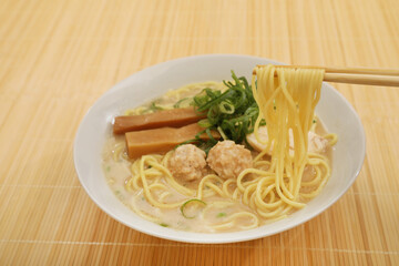 鶏白湯ラーメン