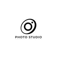 ILLUSTRATION PHOTOGRAPHY ABSTRACT CAMERA LENS BLACK COLOR SIMPLE LOGO ICON TEMPLATE DESIGN ELEMENT VECTOR. GOOD FOR PHOTO STUDIO, APPS