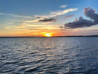 Golden hour sunset on Florida lake. 