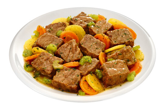 prato com peda&ccedil;os de carne refogado com batata, cenoura e mandioquinha isolado em fundo transparente - picadinho de carne bovina
