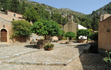 Cour du monastère de Vossakos près de Pérama en Crète