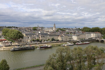 Fototapeta premium La rivière la Maine, ville de Angers, département du Maine et Loire, France