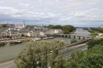 Fototapeta na wymiar La rivière la Maine, ville de Angers, département du Maine et Loire, France