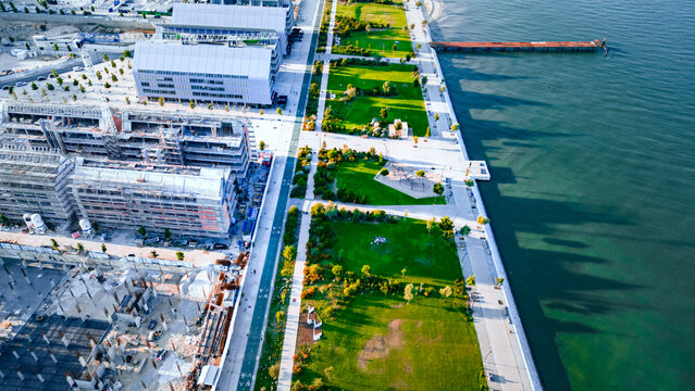 Beira Rio Tejo Portugal Bra&ccedil;o de Prata
Cabo Ruivo Marvila Parque Lisboa Ver&atilde;o Europa Docas Residenciais Estu&aacute;rio Azul Verde Paisagem Natural Natureza Portugu&ecirc;s Portugal Marginal Freguesia Portuguesa