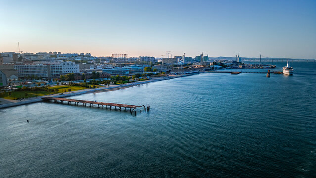 Beira Rio Tejo Portugal Bra&ccedil;o de Prata
Cabo Ruivo Marvila Parque Lisboa Ver&atilde;o Europa Docas Residenciais Estu&aacute;rio Azul Verde Paisagem Natural Natureza Portugu&ecirc;s Portugal Marginal Freguesia Portuguesa