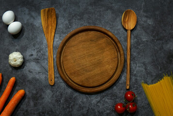 Cooking meal background wood board spoon tomatoes pasta carrot egg black backdrop wallpaper