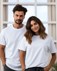 Obraz premium Couple wearing white t-shirt mockup with blurred background. Smiling couple with white t-shirt. Visual display of a white t-shirt template, showcasing artwork and design for print presentation.