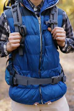 Faceless hiker crop wanderlust backpack outdoors