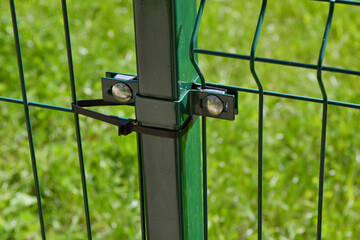 Metal mesh fence attached by plastic strap of clip