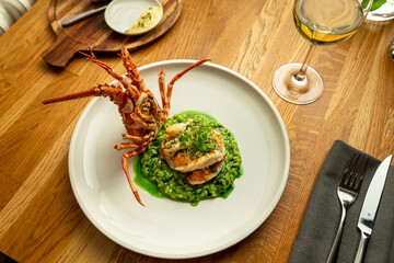 Crab risotto with herbs and vine