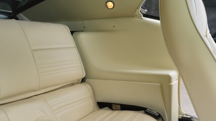 Back seat in white vinyl