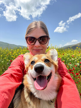 Selfie with corgi