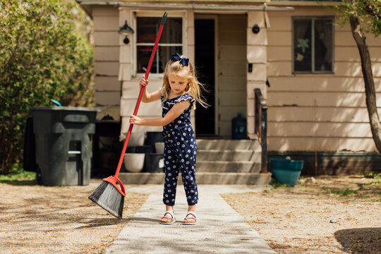 Must Sweep Swidewalk