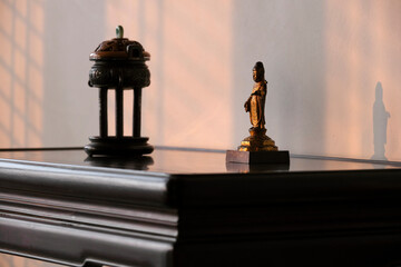 Chinese style antique bronze small buddha statue, placed at home