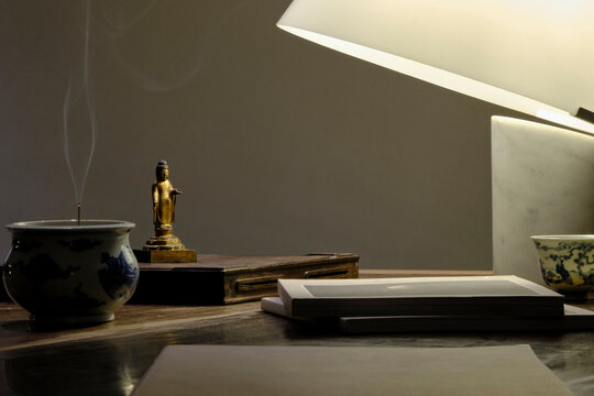 Chinese style antique bronze small buddha statue, placed at home