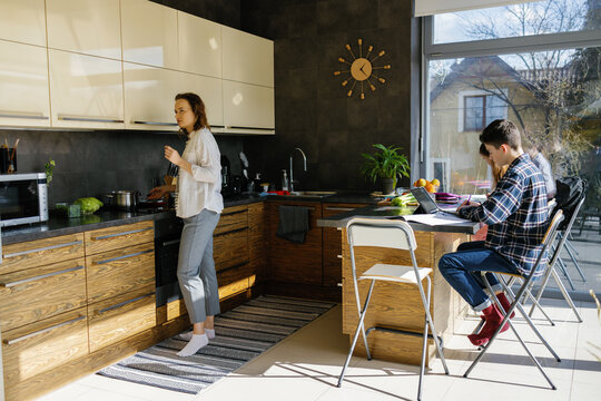 Casual outfits. Electronics. Urban area. Weekend. At home. Kitchen