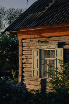Often a gray country house in the bush