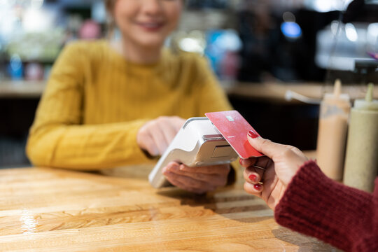 Contactless payment with credit card.
