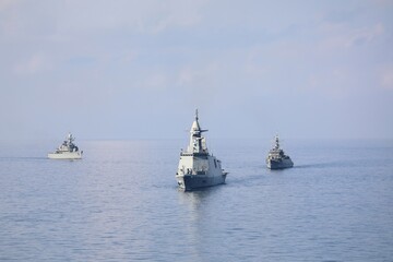 Obraz premium Some navy ships in the pacific ocean during a carrier strike group. Military ships at sea.