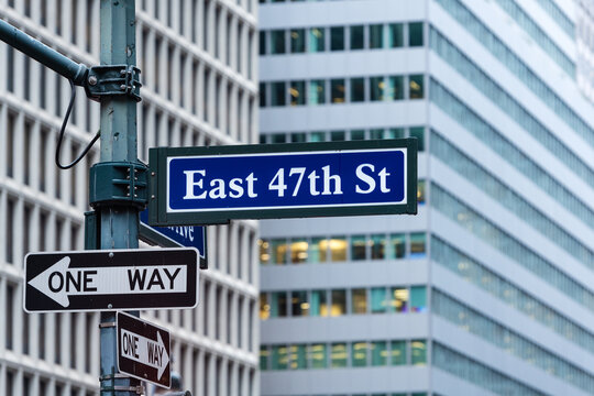 Naklejki Midtown Manhattan traffic sign at east 47th St