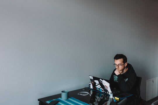 Software tester at home office