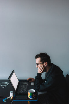 Software tester at home office