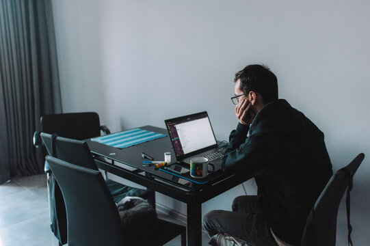 Software tester at home office