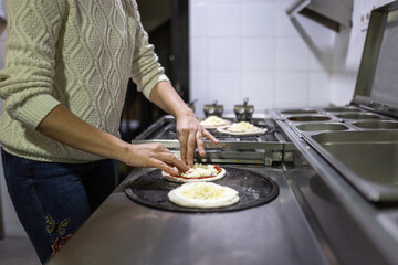 woman preparing pizza