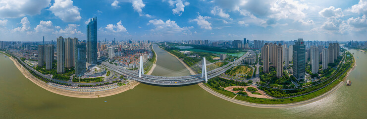 Fototapeta na wymiar Wuhan Yangtze River and Han River on the four banks of the city landmark skyline scenery