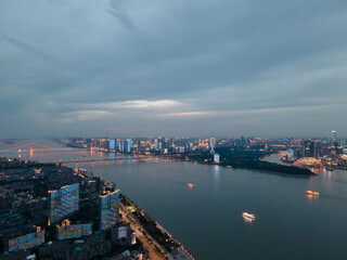 Fototapeta premium Wuhan Yangtze River and Han River on the four banks of the city landmark skyline scenery