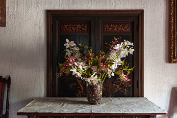 Floral arrangement for interior decoration