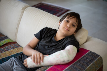 Child with broken arm in a cast