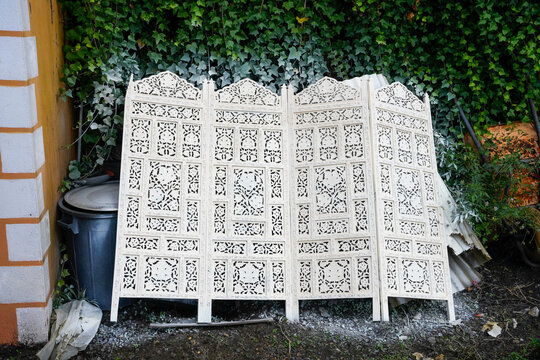 A folding screen.