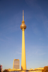 Berliner Fernsehturm bei Sonnenuntergang © Dominik Rueß