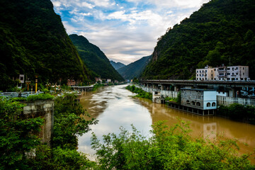 Fototapeta premium Guanhe River and Old Town of Yanjin County